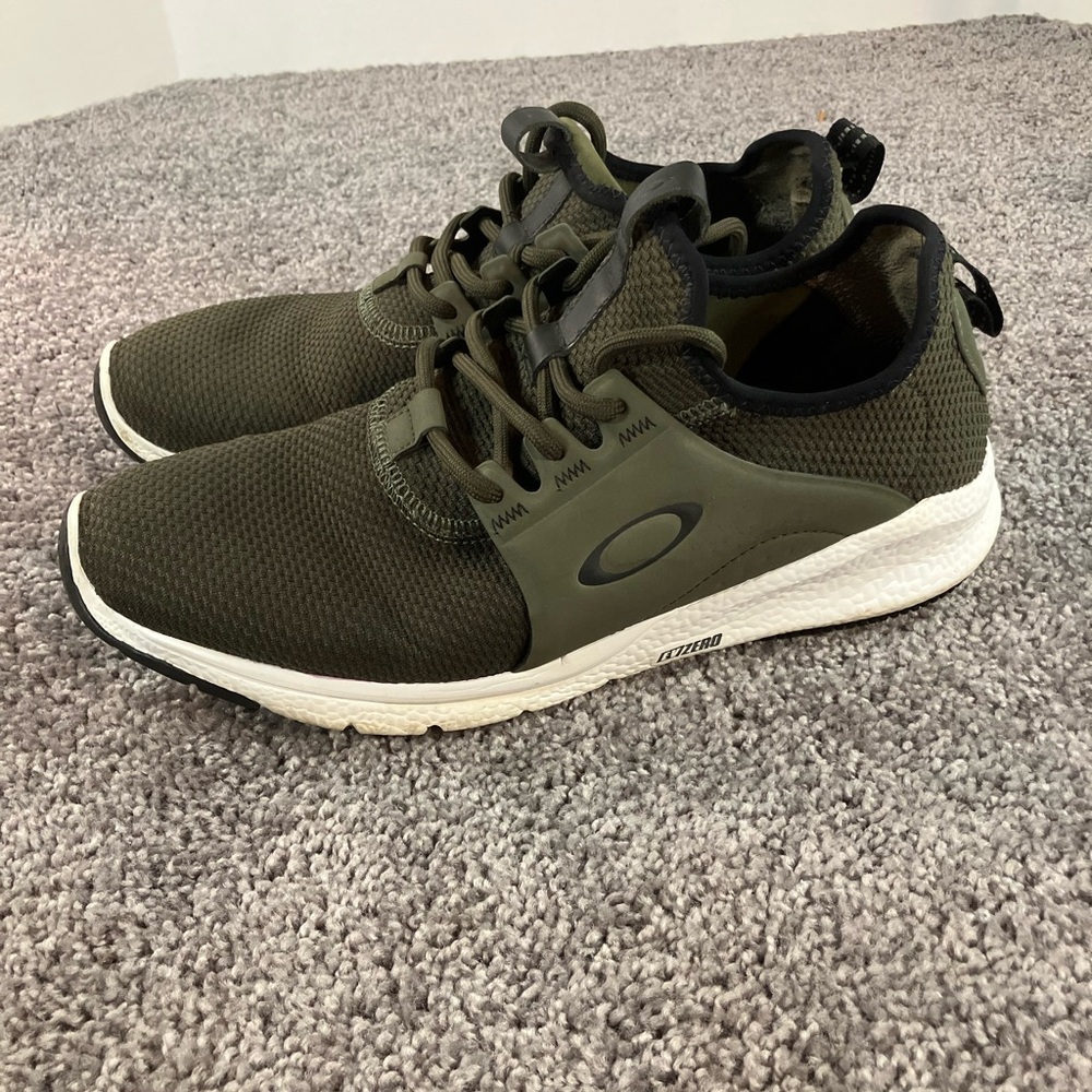 Oakley Dry Athletic Sneaker Shoes Olive Green Men’s Size 9.5 EVZero Tech
